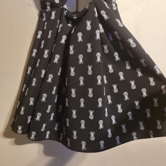 Hollister Pineapple Dress - Picture 6 of 9